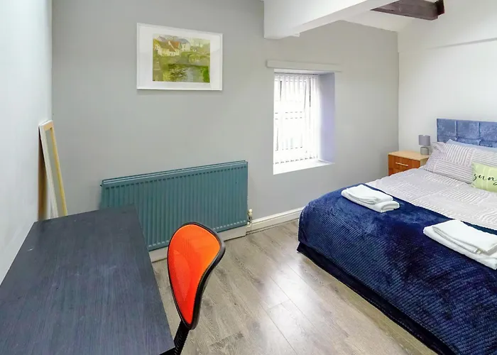 Headingley 2 Bedroom Cottage Flat Near Universities Shops& Park