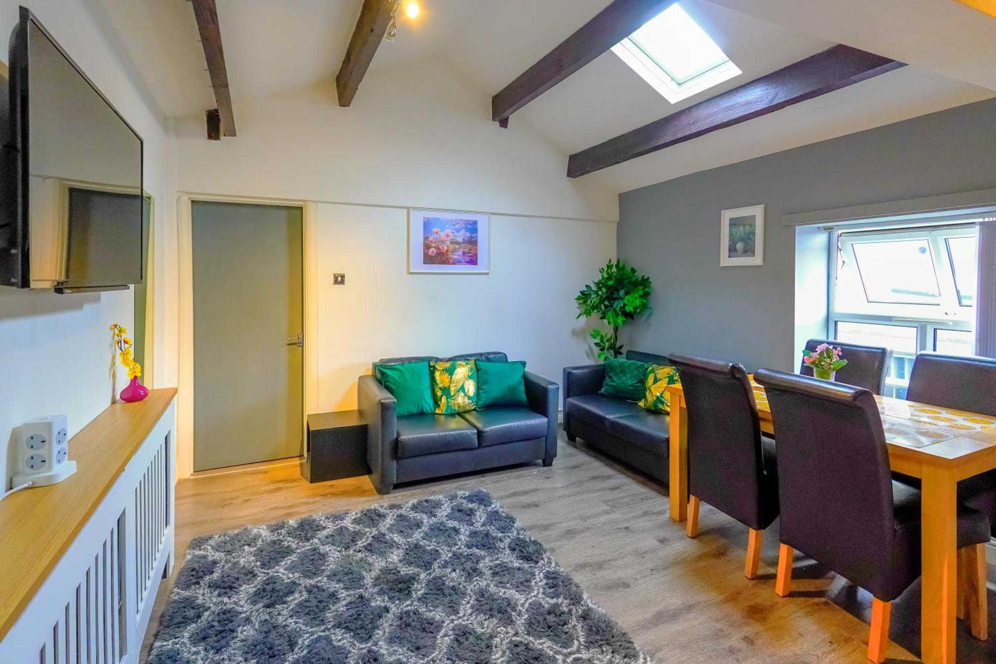 Headingley 2 Bedroom Flat Near Universities Shops& Park * Leeds (West Yorkshire)