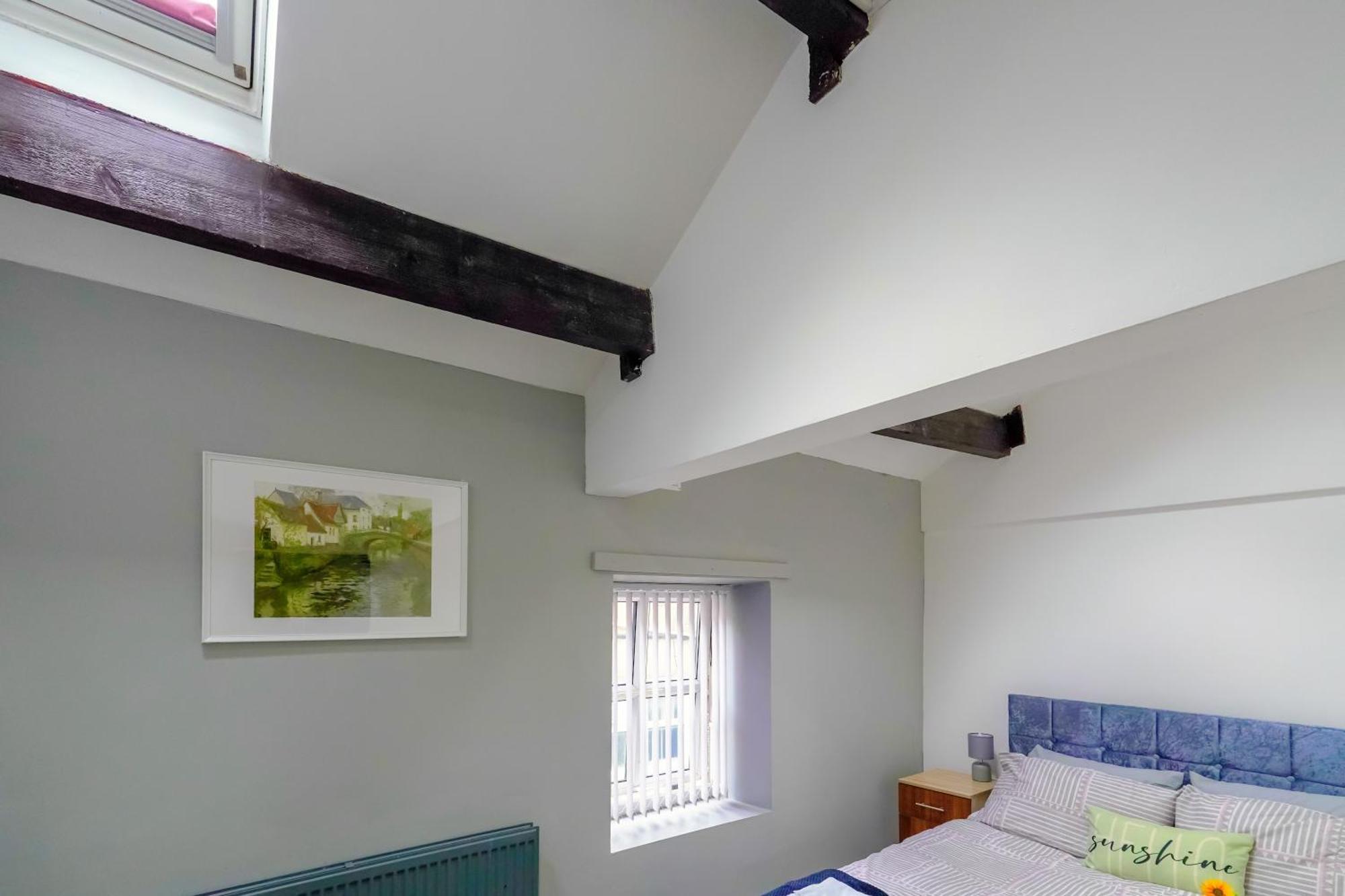 Headingley 2 Bedroom Flat Near Universities Shops& Park