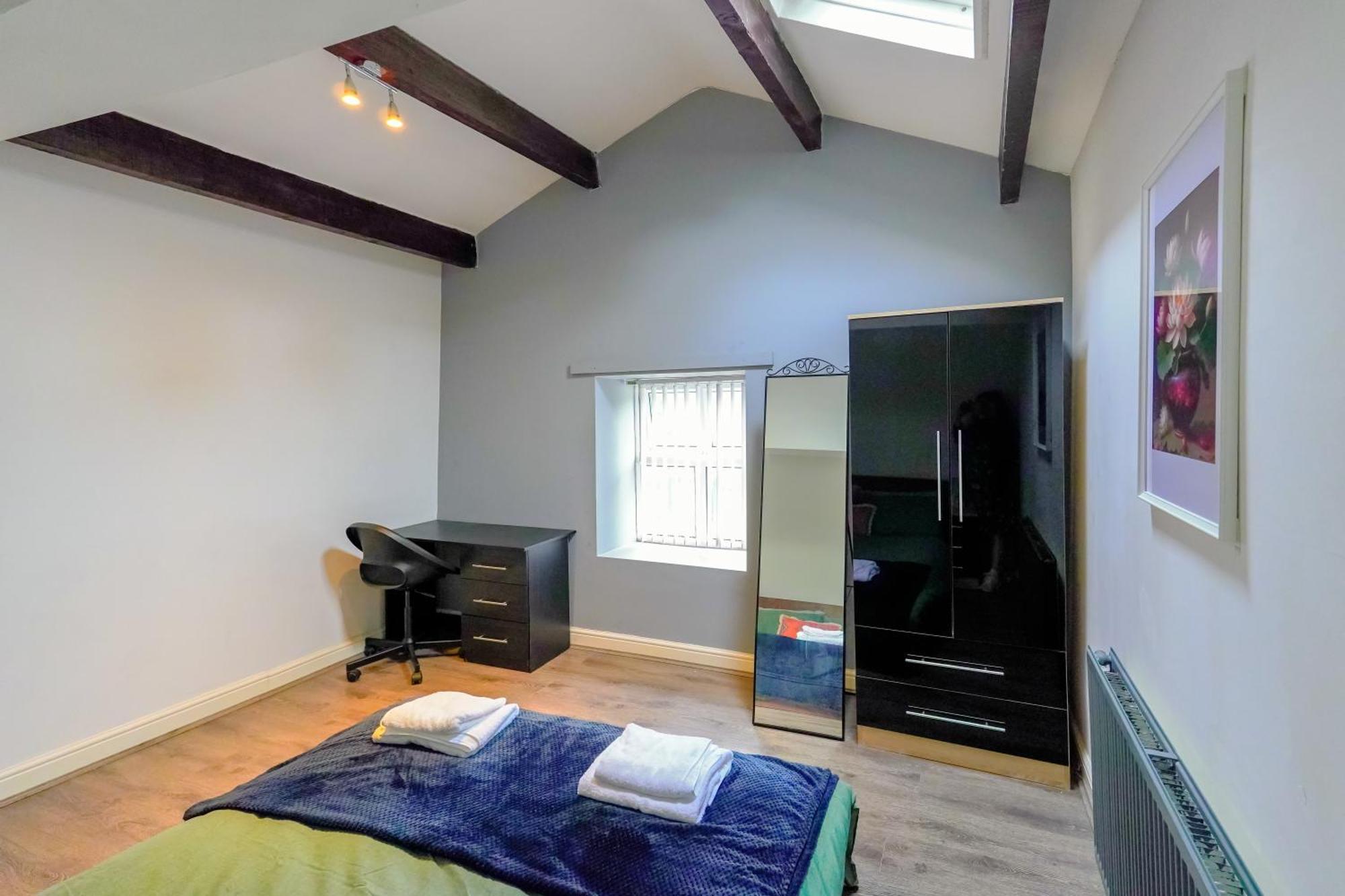 Headingley 2 Bedroom Flat Near Universities Shops& Park *